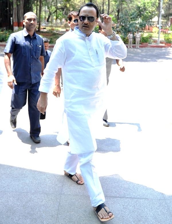 अं…हे अजितदादा तर नाहीत ना?..अरं खरंच की…