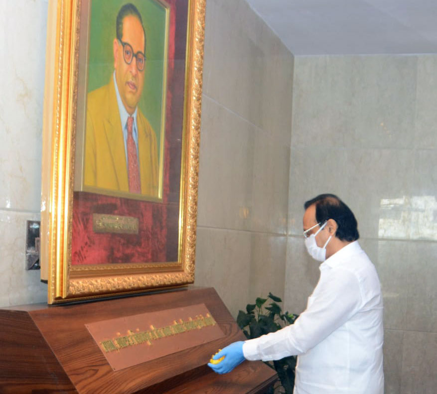 भारतरत्न डॉ. बाबासाहेबांच्या जयंतीनिमित्त उपमुख्यमंत्र्यांकडून मंत्रालयात अभिवादन