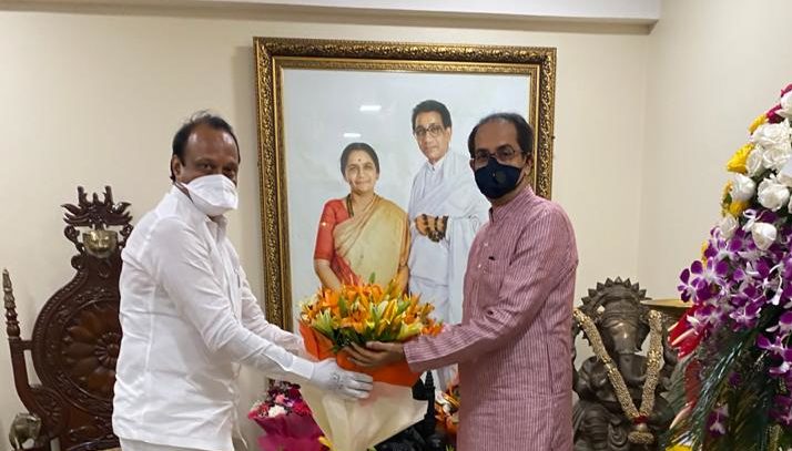 अजितदादा मातोश्रीवर; मुख्यमंत्री उद्धव ठाकरे यांना दिल्या शुभेच्छा