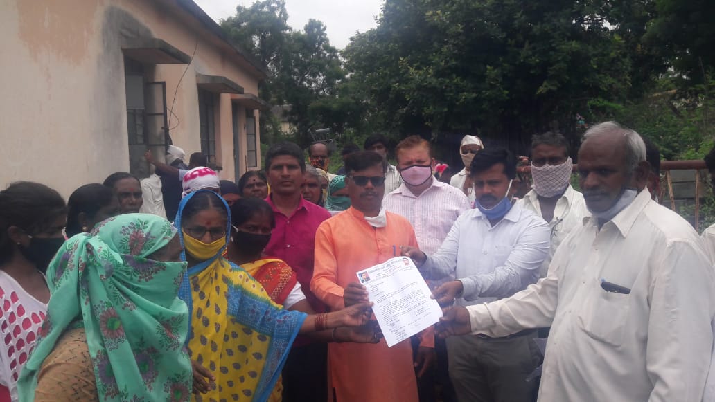 दौंडला घरगुती विज बिल माफीसाठी आरपीआयचे आंदोलन