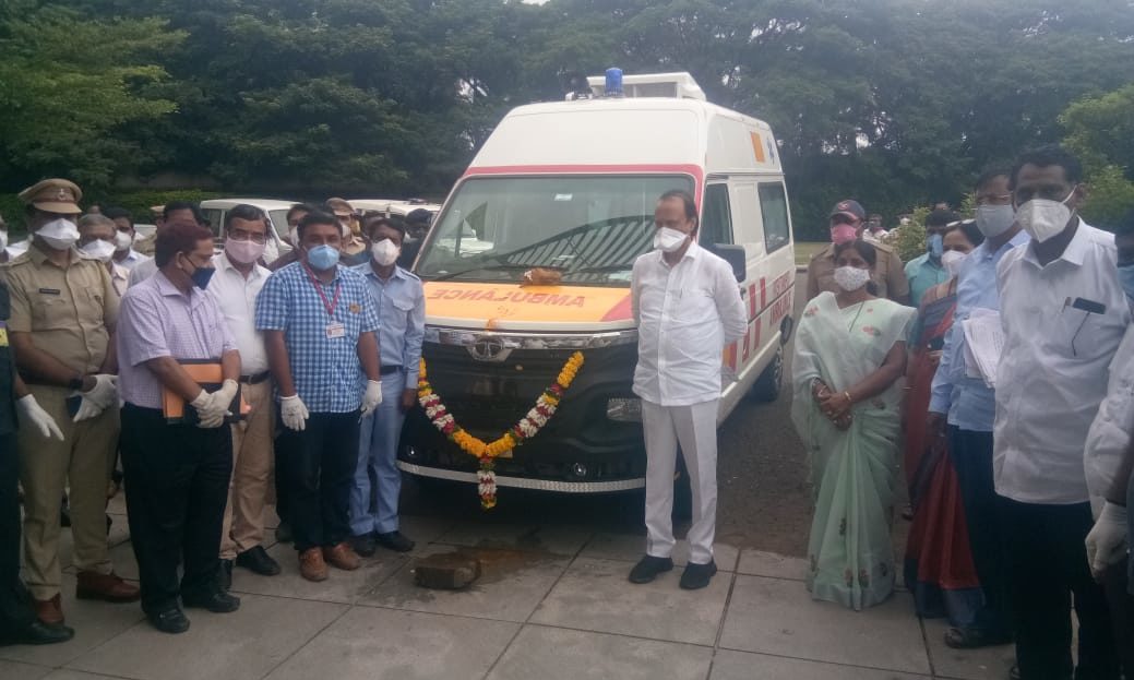 बारामतीतील ‘आशा ताईं’च्या हाती पल्स ऑक्सिमीटर, थर्मल स्कॅनरचे आयुध; रुई ग्रामीण रुग्णालयासाठी अत्याधुनिक रुग्णवाहिका