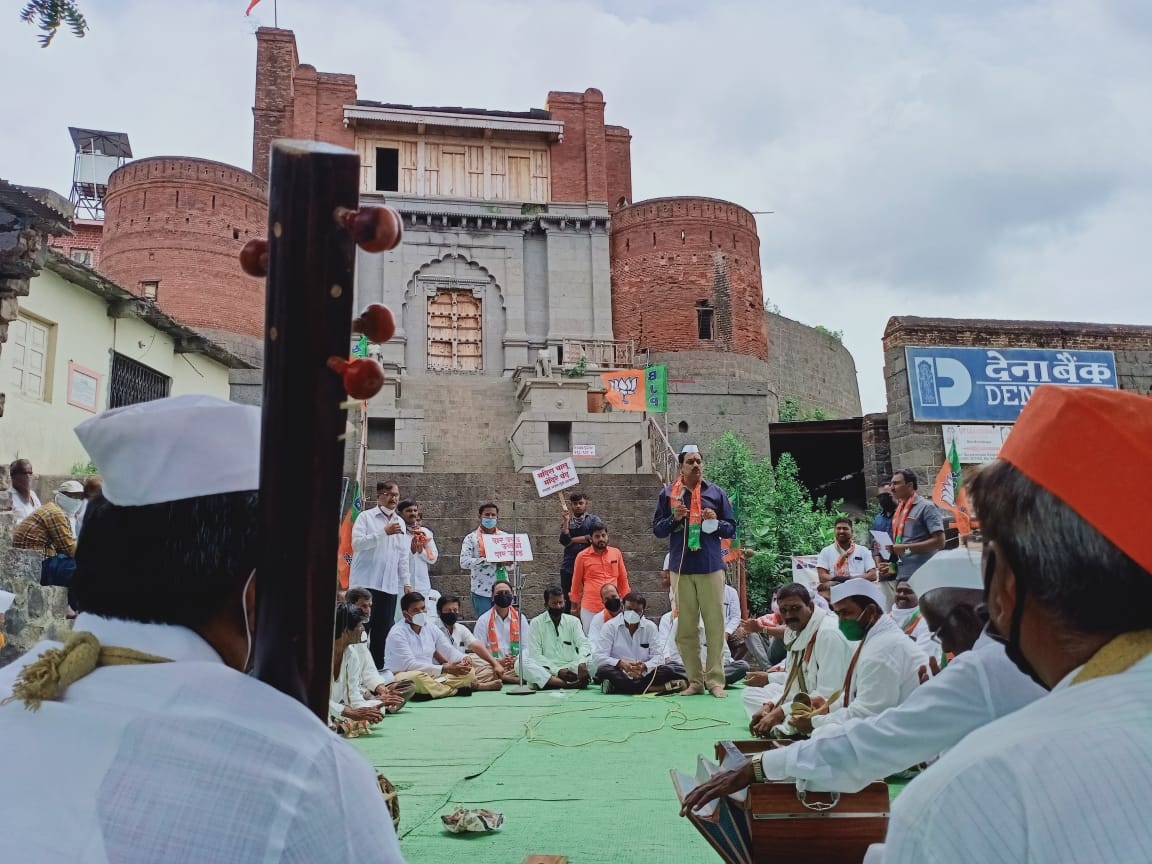 भाजपसह धार्मिक संघटनांचे निरा नृसिंहपूर मध्ये दार उघड उध्दवा दार उघड…