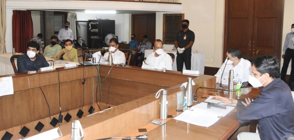 पुणे जिल्ह्यात जमावबंदी..? लोकप्रतिनिधींशी चर्चा करून निर्णय घ्या : अजितदादांची सूचना