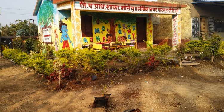 पाटस येथील जिल्हा परिषद शाळेत समाजकंटाचा राडा