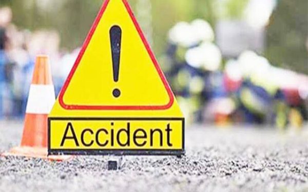 मतदानासाठी गावी निघालेल्या जोडप्याचा अपघात; पत्नीचा मृत्यू; पती गंभीर..
