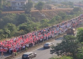 असा राज्यपाल पाहिला नाही अशी शरद पवारांची टिका, तर राज्यपाल भवनातून राज्यपाल उपस्थित राहणार नव्हते, असे आधीच पत्र दिल्याचे स्पष्टीकरण