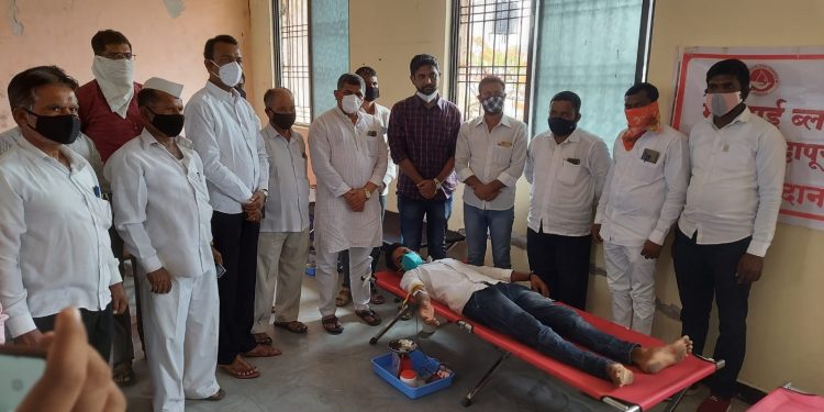 मुर्टीतील युवकांचा सामाजिक हातभार…. १०६ रक्ताच्या पिशव्या संकलित