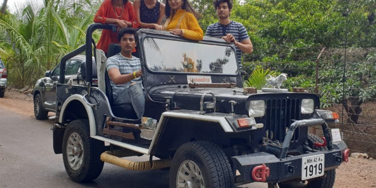 कोरोनाच्या महामारीत अडचणीत आलेले बारामतीतील व्यावसायिक चित्रपटाच्या शुटींगच्या कमाईमुळे झाले `टकाटक`…