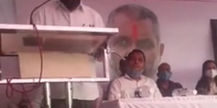 मनमोहन सिंग सरकारच्या काळात ३ रुपयांनी डिझेल वाढले, तेव्हा स्मृती इराणींनी बांगड्या पाठविण्याची भाषा केली, आता मोदी सरकारच्या काळात काय पाठवायचे? : बाळासाहेब शिवरकर