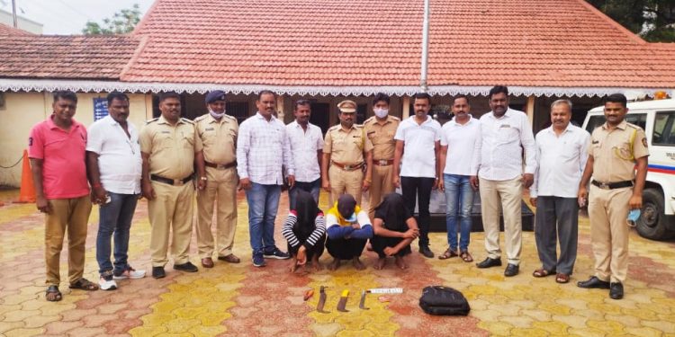 पुणे सोलापूर महामार्गावर दौंडमधील चोर – पोलीस फिल्मीस्टाईल पाठलाग, पिंपरी चिंचवड परिसरातील तीन दरोडेखोर जेरबंद! पाच दिवसांची कोठडी..!