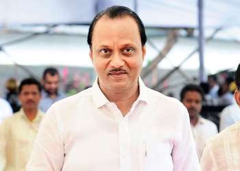 जोपर्यंत पवारसाहेब, सोनियाजी गांधी व उद्धवजी ठाकरे यांचे आशीर्वाद आहेत, तोपर्यंत महाविकास आघाडीला किंचितही धोका नाही, काळजी करू नका – अजित पवारांचा सल्ला!