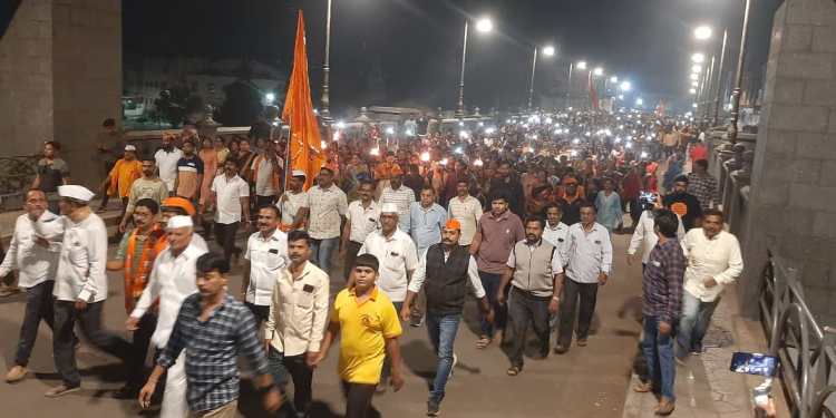 भव्यदिव्य! कृष्णाकाठी मराठ्यांची लाट! वाईत सकल मराठा समाजाचा मशाल मोर्चा!