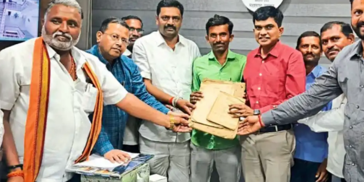 घरातली वाडवडिलांची जुनी पेटी उघडली अन् अख्खा गाव कुणबी झाला!