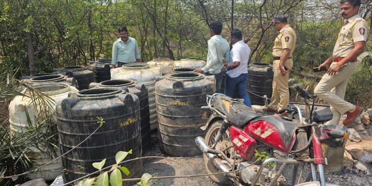 वा रे पठ्ठे..! महिन्यानंतर यवत पोलिसांना जाग! गावठी हातभट्टी दारू अड्ड्यावर छापा टाकून पावणे दोन लाखांची कारवाई!