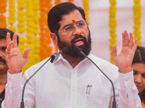 लोकसभा निवडणुकीपूर्वीच मुख्यमंत्री एकनाथ शिंदे गटाला ठाकरेंचा दौंडमध्ये धक्का !