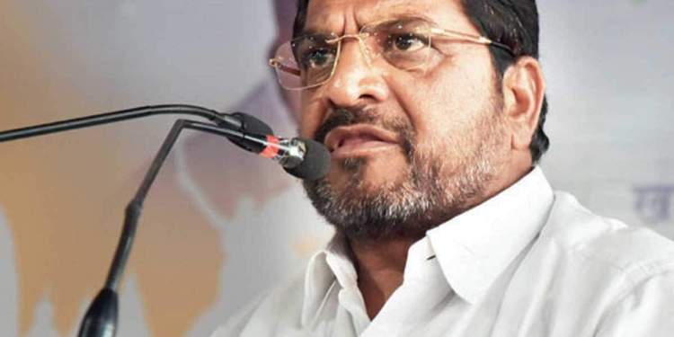 शेतकऱ्यांच्या पोरांची लग्नं होईनात! सरकारने पाच लाख रुपये स्त्रीधनापोटी व जिल्हा उद्योग केंद्र मार्फत 25 लाखांचे कर्ज द्यावे राजू शेट्टींची मागणी!