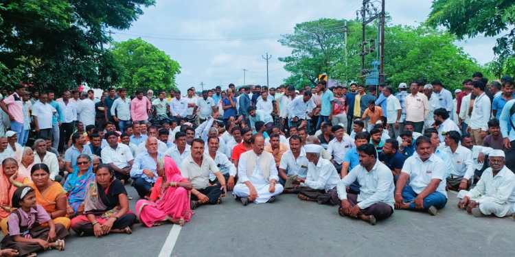 पाटस – दौंड अष्टविनायक रस्त्यावर भरधाव वाहनाने शालेय विद्यार्थ्याला उडवले! आईसमोरच मुलाचा दुर्दैवी मृत्यू!