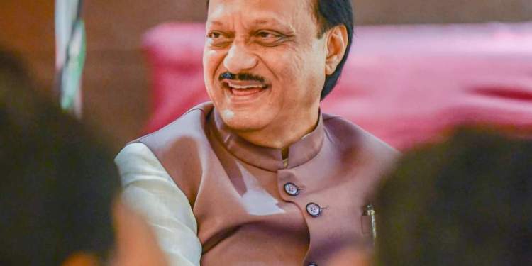 लाडकी बहीण साठी पैसा कुठून आणणार? हा प्रश्नच उद्भवत नाही! अजित पवारांनी सांगितलं, कोणत्याही अफवेला बळी पडू नका!
