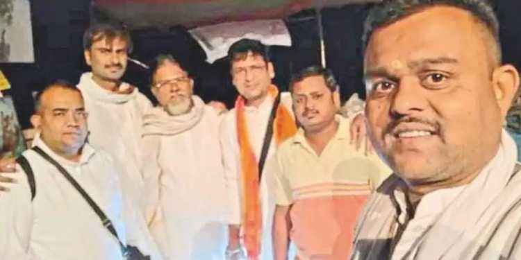 अध्यात्मिक विचाराचा तो आणि त्याचं कुटुंब…! नेपाळला कुटुंबासहित देवदर्शनाला गेला; अख्खं कुटुंब संपलं..!