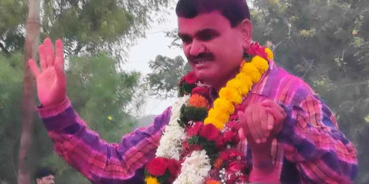 पुन्हा तोच लकी शर्ट… भरणेंना नेमकी कोण पावलं? लाडक्या बहिणी? माने की विकास कामे?