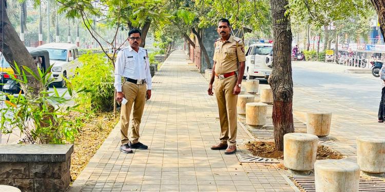 बारामतीच्या फुटपाथवरून दुचाकी वाहने चालवाल तर सावधान! तुमच्यावर कारवाई होऊ शकते!
