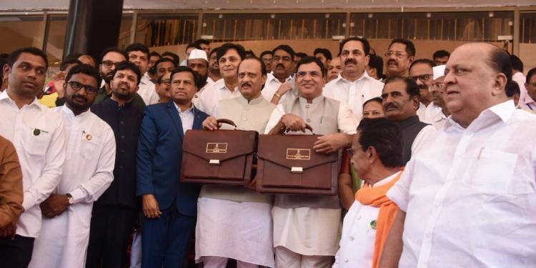 उपमुख्यमंत्री अजित पवार यांनी अकराव्यांदा सादर केला अर्थसंकल्प! 