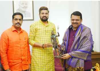 मुख्यमंत्री देवेंद्र फडणवीस यांचा प्रवीण माने यांनी मुंबईत भेट घेऊन केला सत्कार, प्रवीण माने यांच्या भाजप प्रवेशाचे वाजताहेत नगारे?