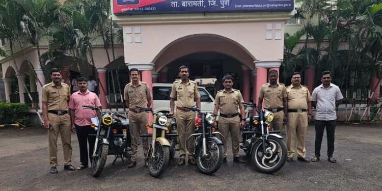 रिल्ससाठी जाळ-धूर काढत चार बुलेट फिरल्या.. व्हिडिओ व्हायरल केला..! मग पोलिसांची एन्ट्री झाली..चार बुलेट ताब्यात घेतल्या!