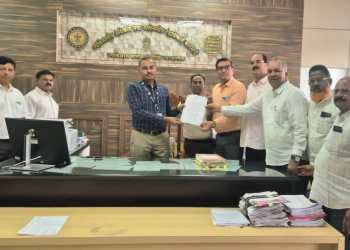 व्यवसाय कर रद्द करण्याची मागणी; बारामती व्यापारी महासंघाचे उपजिल्हाधिकाऱ्यांना निवेदन!