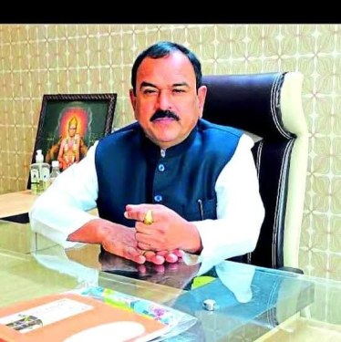 सगळ्या लिंगपिसाट भोंदूंच्या दरबारात व्यवस्था नतमस्तक कशी असते? जनता कधी जागी होणार?