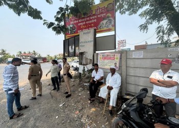 सहजपूर फाटा-नांदूर रस्त्यासाठी सामाजिक कार्यकर्ते उमेश म्हेत्रे यांचे रस्त्यावरच आमरण उपोषण सुरू!