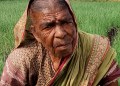 मरणोत्तर नेत्रदानाने अजरामर झाल्या कवठे गावच्या नर्मदा लोखंडे! माजी सैनिक किसन लोखंडे यांनी बहिणीची अखेरची इच्छा केली पूर्ण!