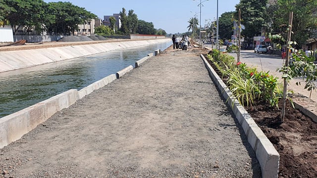 नीरा कॅनलमध्ये उडी मारलेल्या तरुणीला मिळाले जीवदान; धाडसी युवकांच्या प्रसंगावधानाने टळली दुर्घटना!