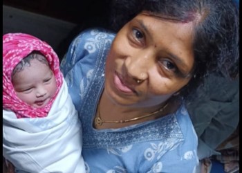 धावत्या रेल्वेत सुरक्षित प्रसूती; काटी प्राथमिक आरोग्य केंद्राच्या पर्यवेक्षिका श्रीमती भोंडे यांचे कौतुक