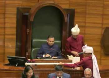 मूठभर विरोधकांचा सरकारवर घणाघात; पावसाळी अधिवेशनात सत्ताधाऱ्यांची दमछाक!