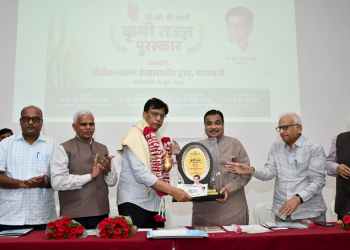 राजेंद्र पवार यांनी स्विकारला ‘डॉ. सी.डी. मायी कृषीतज्ज्ञ’ पुरस्कार; नितीन गडकरी यांच्या हस्ते सन्मान!