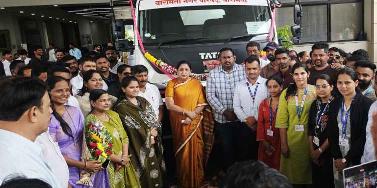 बारामती नगरपरिषदेच्या अत्याधुनिक सीवर सक्शन- जेटिंग- डीवॉटरिंग मशीनचे सुनेत्रा पवार यांच्या उपस्थितीत लोकार्पण