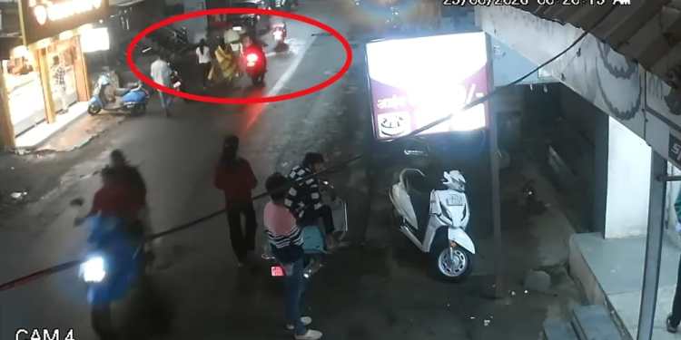 बारामतीत महिलेचे मंगळसूत्र हिसकावले; दोन दिवसांत दुसरी घटना! तांदुळवाडी वेस चौकातील प्रकार सीसीटीव्हीत कैद!