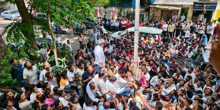 MPSC अध्यक्षांच्या राजीनाम्याच्या मागणीसाठी पुण्यात विराट आक्रोश मोर्चा! रोहित पवारांचा इशारा; सरकारला दोन दिवसांची मुदत!