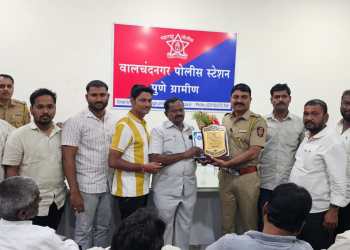 सलग सहा वर्षे प्रथम क्रमांकाची परंपरा कायम!सणसरच्या आझाद तरुण मंडळाचा वालचंदनगर पोलिसांकडून गौरव!