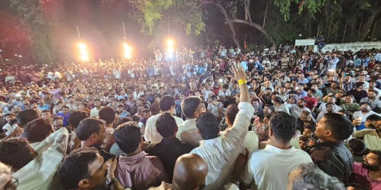 एस. एम. जोशी पुलावरील MPSC चे आंदोलन त्वरित गुंडाळा! पुणे पोलिसांचे जागा रिकामी करण्याचे थेट आदेश! आंदोलन चिघळणार!