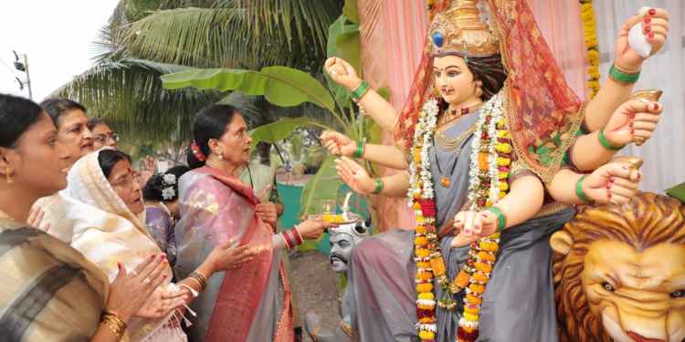 ४ हजार विद्यार्थिनी व महिलांच्या उपस्थितीत शारदानगरमध्ये ‘महाभोंडला’ उत्साहात; विविध राज्यांच्या लोकसंस्कृतीसह स्त्रीशक्तीचा अनोखा संगम