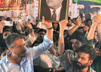 आंदोलन चिरडण्यापेक्षा मित्राचा राजीनामा घ्या’; रोहित पवारांचा गृहमंत्री देवेंद्र फडणवीस यांना थेट टोला
